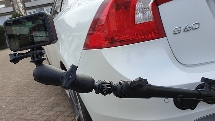 Camera achter op de bumper gemount